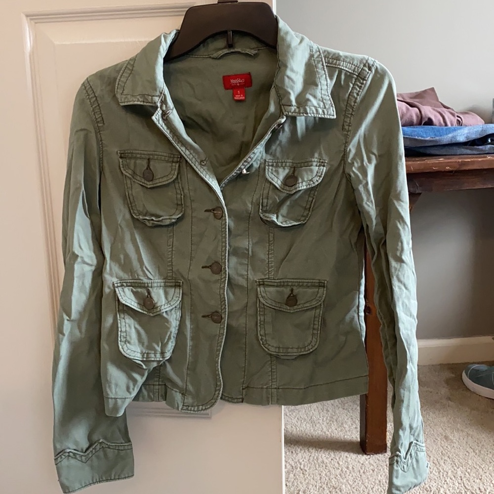 Light Button Down Jacket - Picture 2 of 2